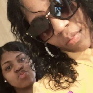 Meet your Posher, Desiree